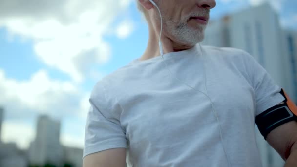 喜羊羊岁运动的人,听听音乐